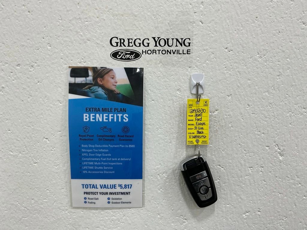 Used 2025 Ford Escape ST-Line image 33