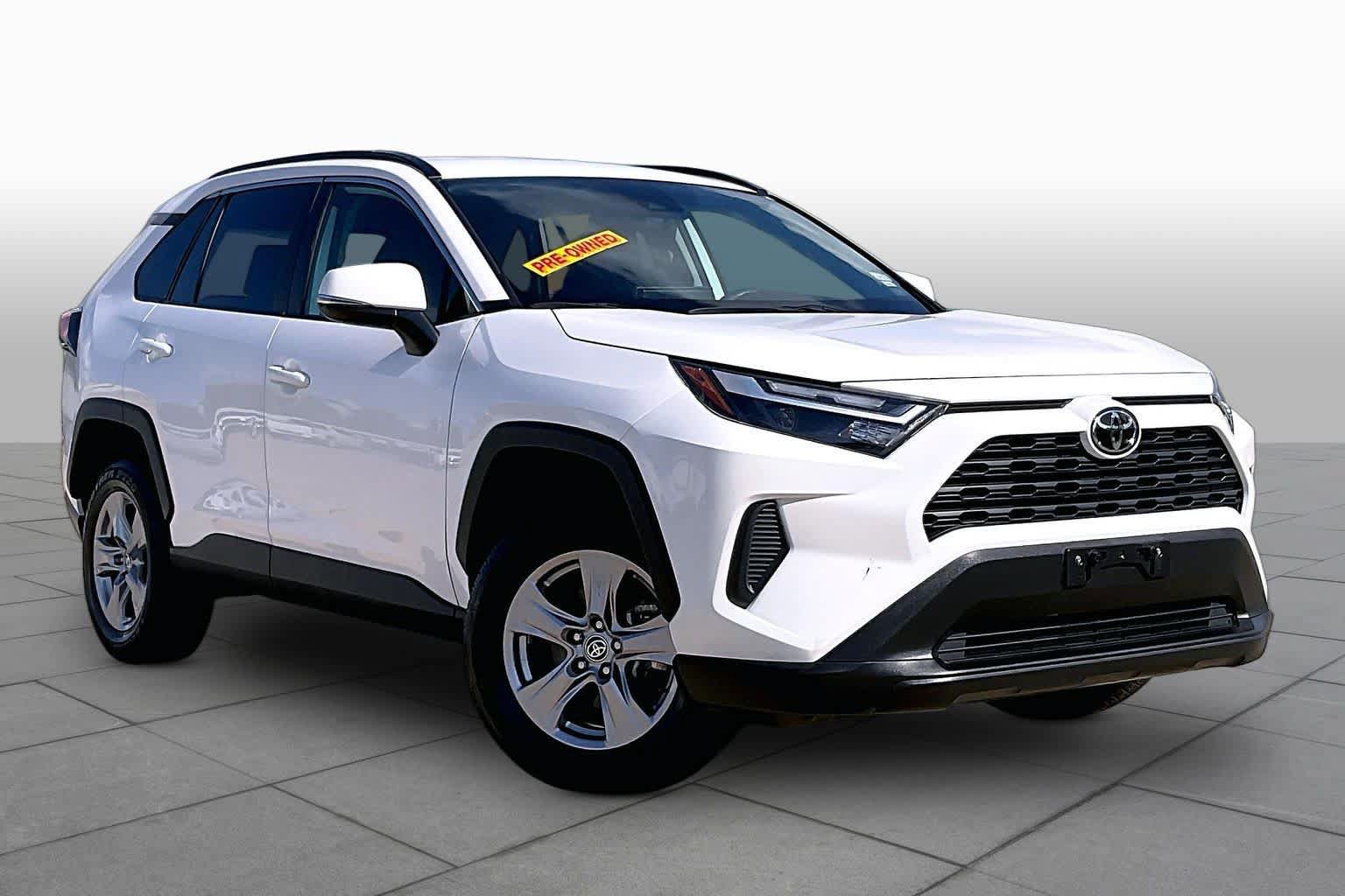 Used 2025 Toyota RAV4 XLE FWD image 3