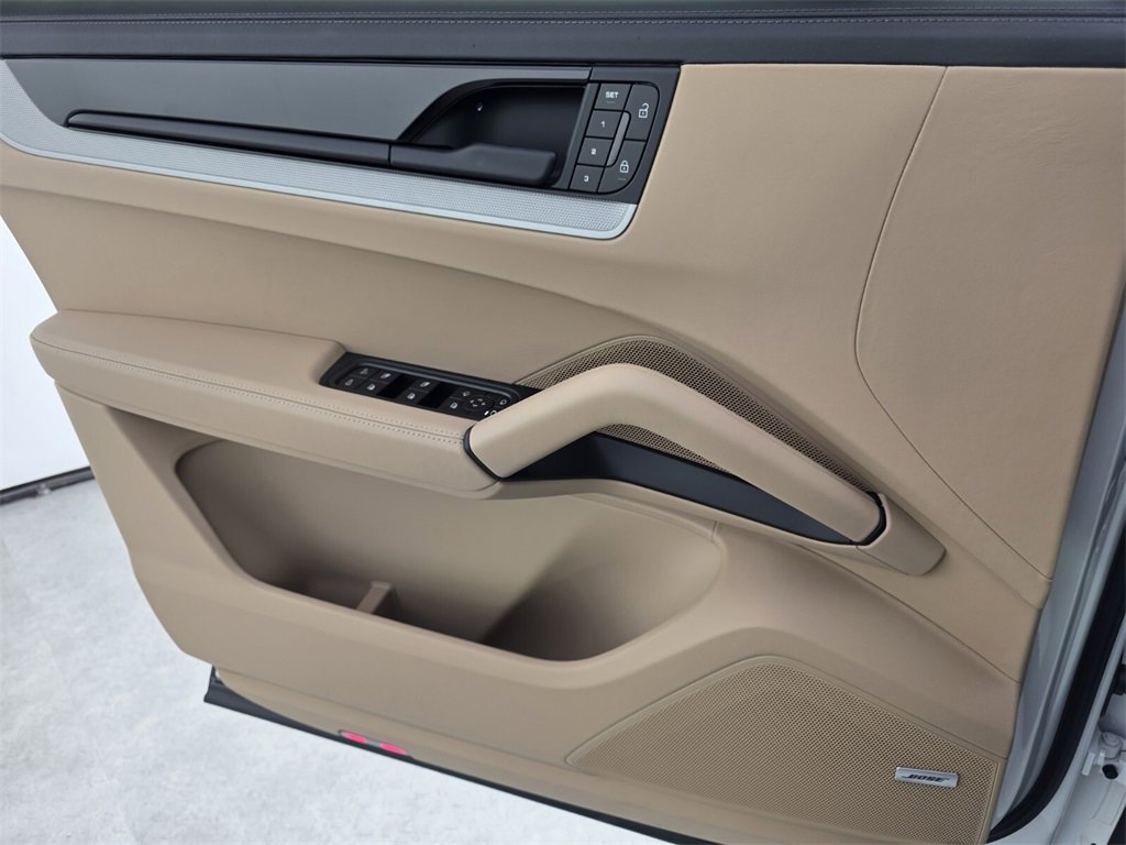 Used 2024 Porsche Cayenne S image 24