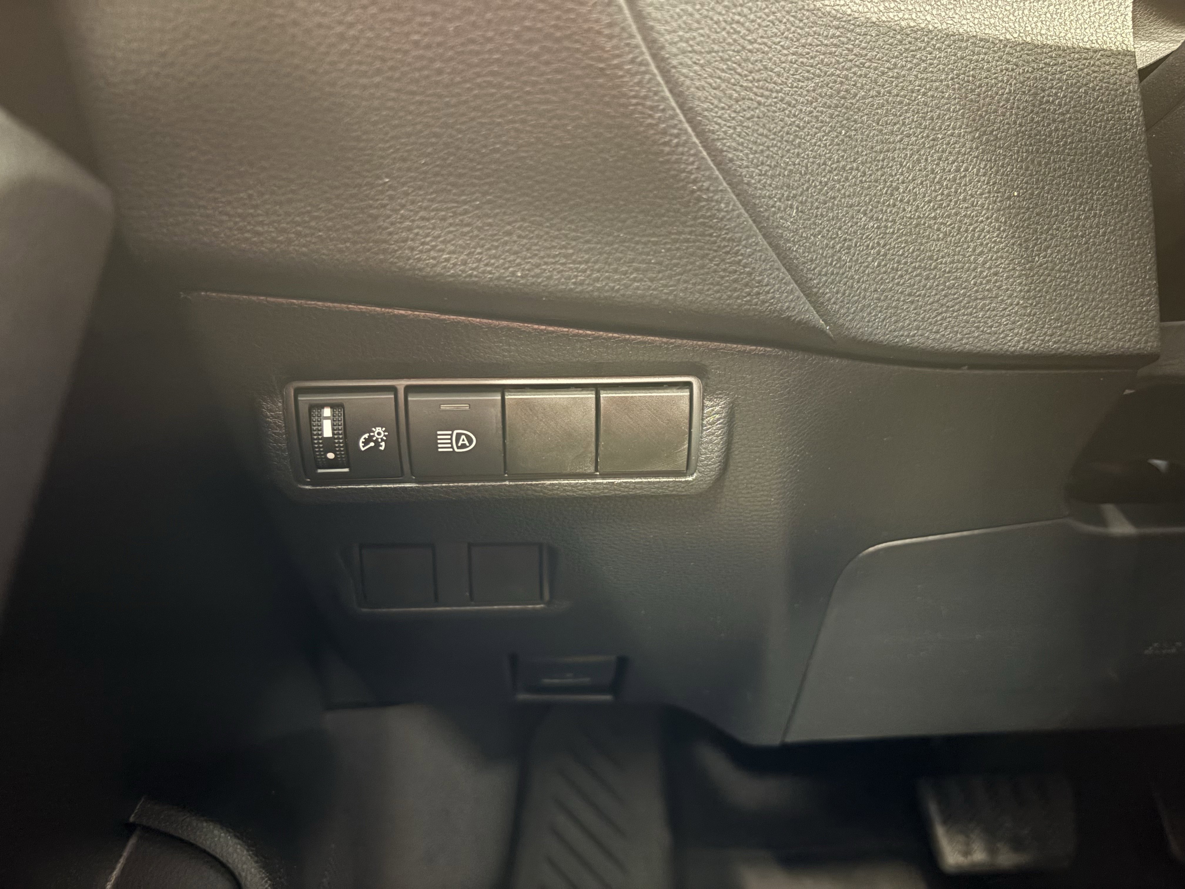 Certified 2024 Toyota Corolla Cross LE image 26