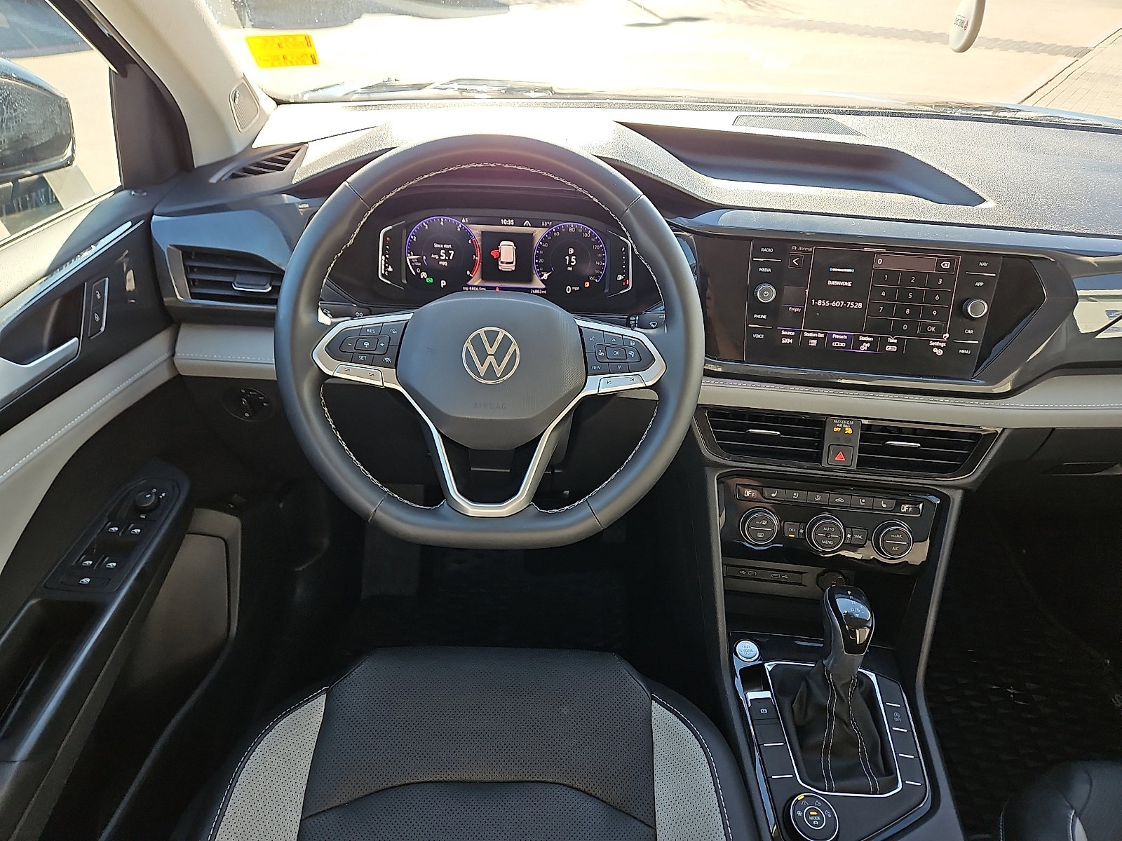 Certified 2022 Volkswagen Taos SEL w/ Panoramic Sunroof Package image 7