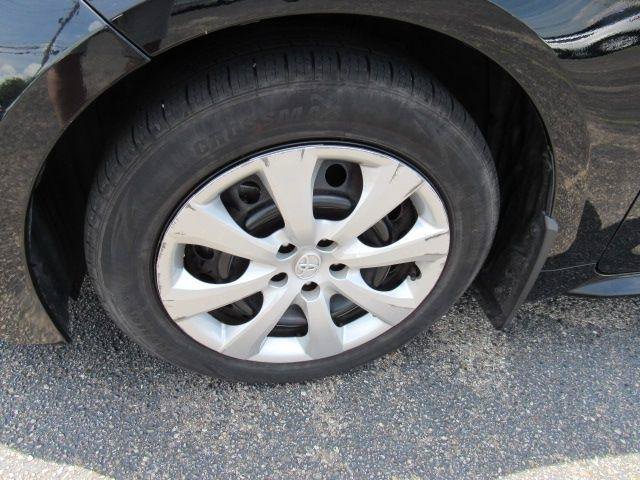 Used 2025 Toyota Corolla LE FWD image 6