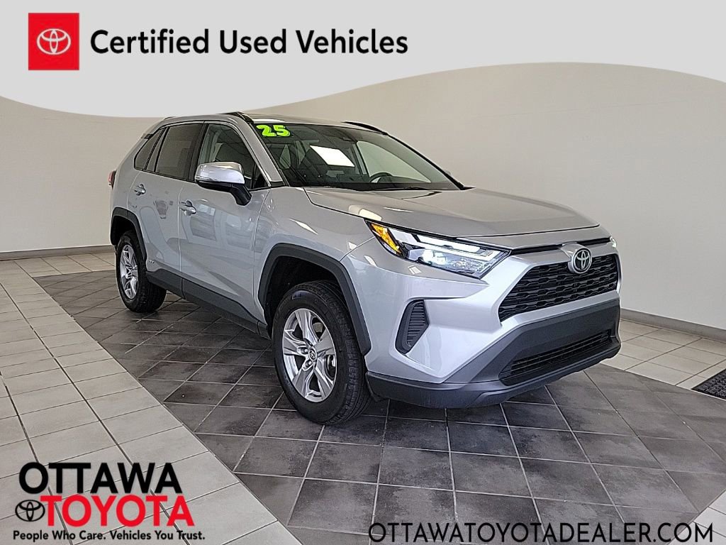 Used 2025 Toyota RAV4 XLE image 1