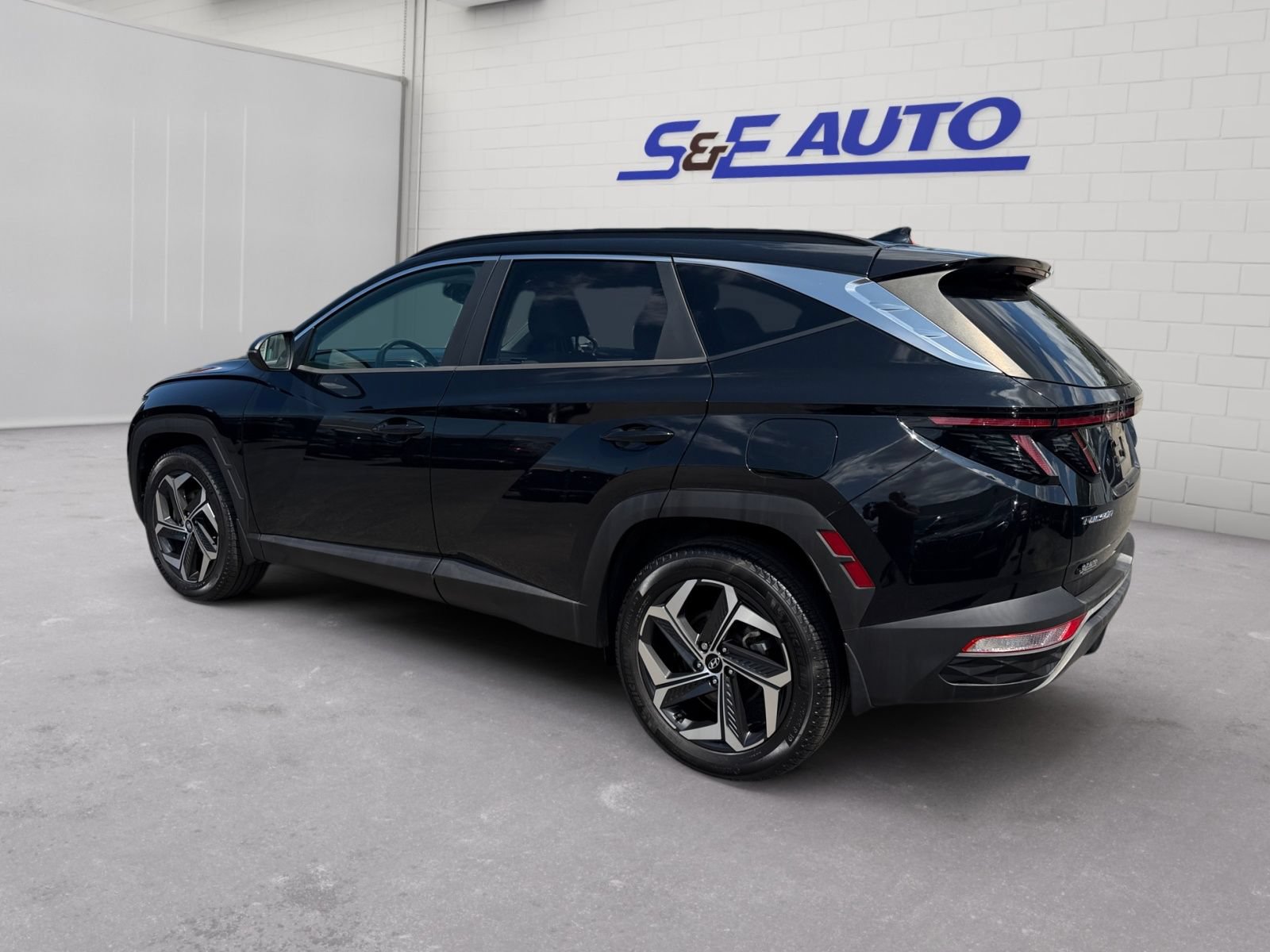 Used 2022 Hyundai Tucson SEL w/ Convenience + Premium Package AWD/4WD image 3