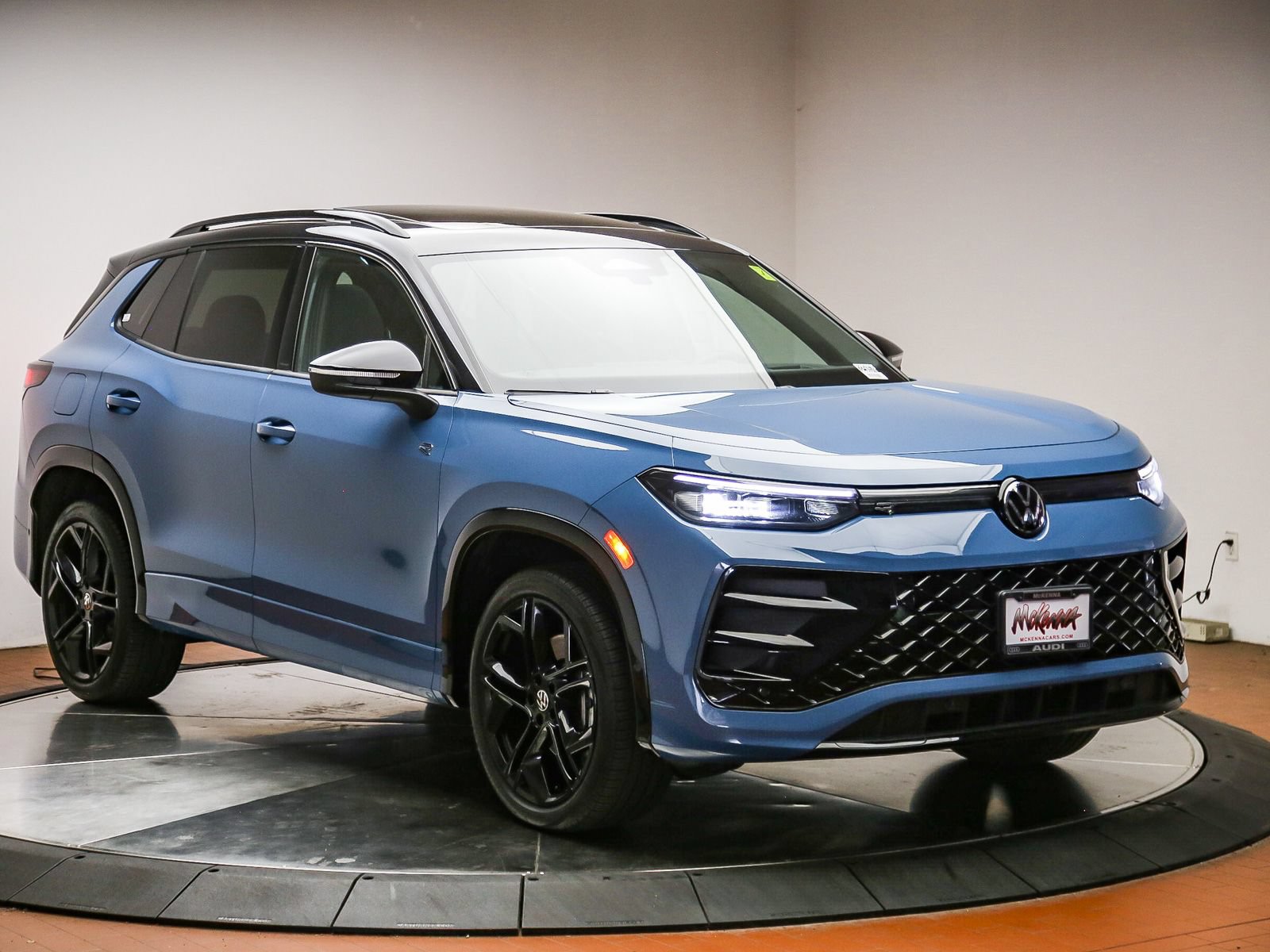 Used 2025 Volkswagen Tiguan SE R-Line AWD/4WD image 5