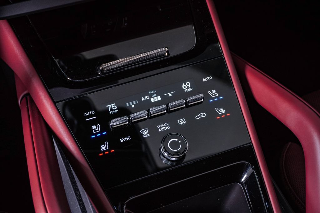 New 2026 Porsche Cayenne Coupe AWD/4WD image 24