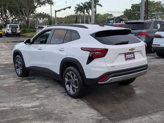 Used 2024 Chevrolet Trax LT w/ Driver Confidence Package image 8