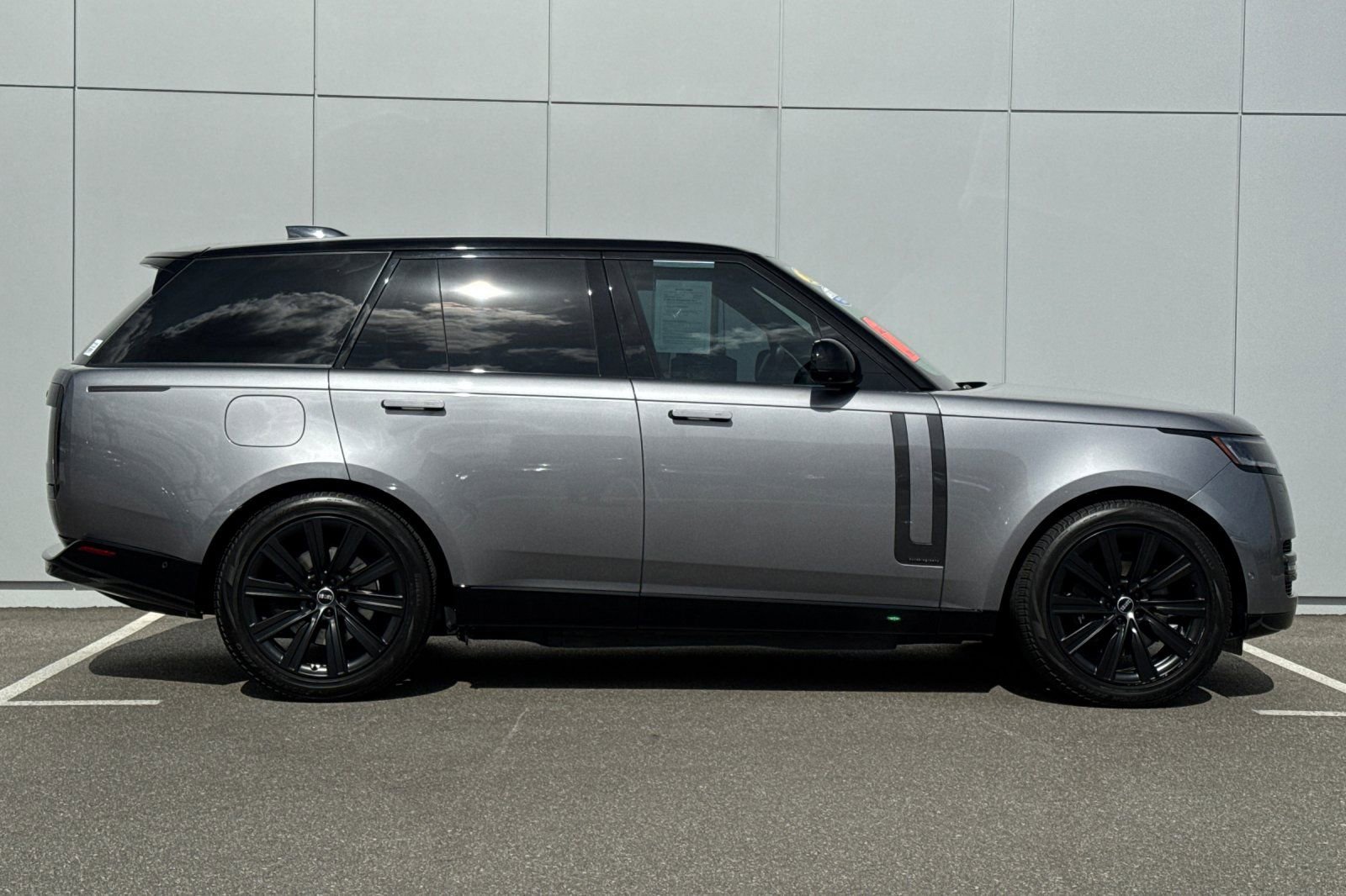 Used 2024 Land Rover Range Rover Autobiography image 6