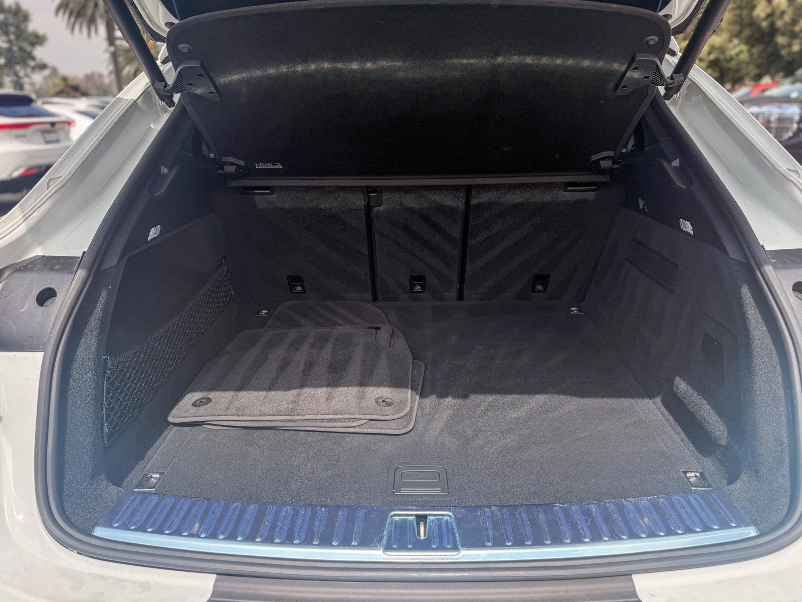 Used 2023 Porsche Cayenne Platinum Edition image 26