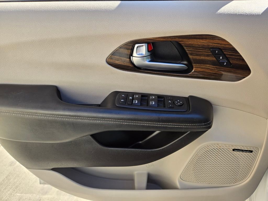Used 2022 Chrysler Pacifica Limited image 22