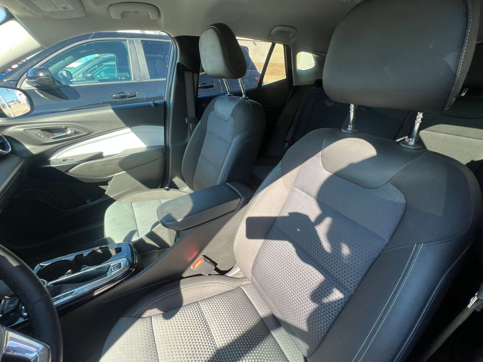 Used 2025 Chevrolet Trax LT w/ LT Convenience Package FWD image 36