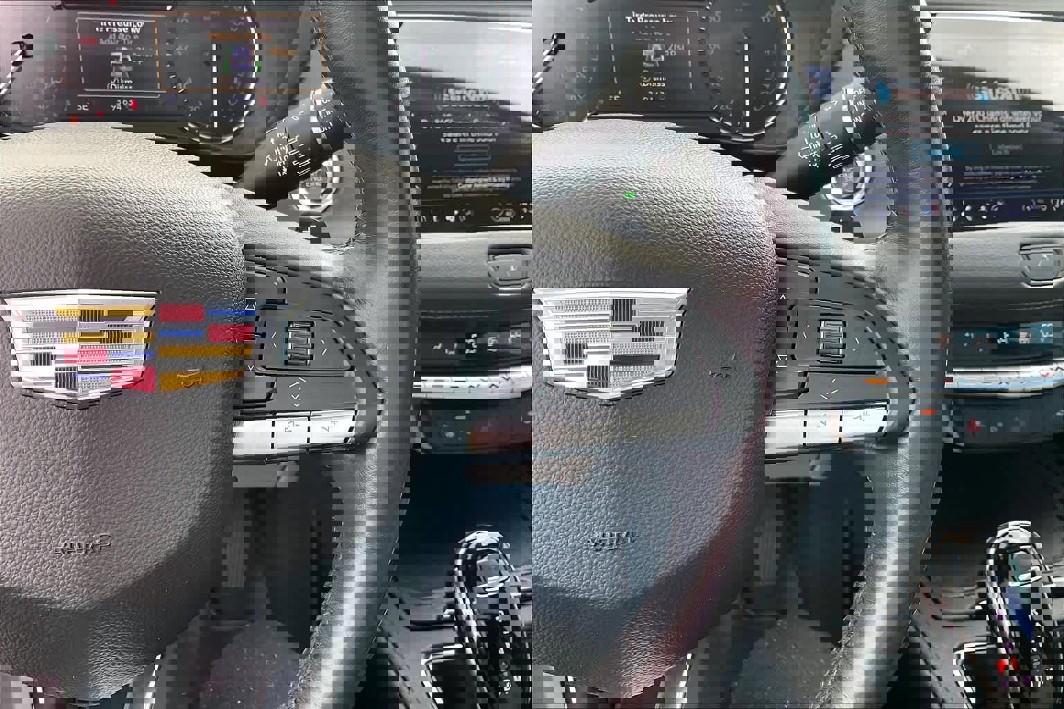 Used 2023 Cadillac XT4 Luxury w/ Cold Weather Package image 25