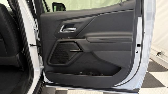 Used 2025 Chevrolet Silverado EV LT AWD/4WD image 27