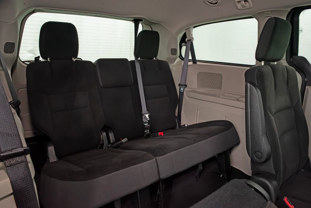 Used 2018 Dodge Grand Caravan SE w/ UConnect Hands-Free Group FWD image 19