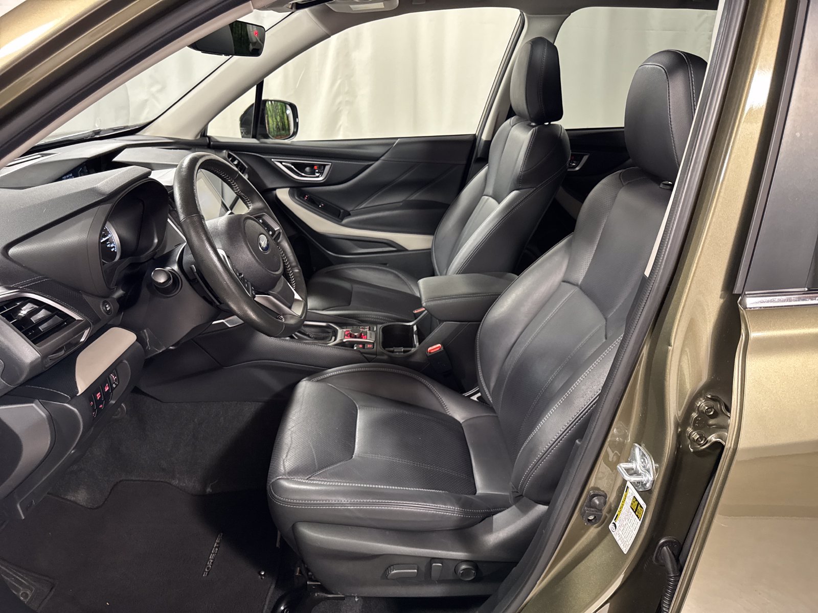 Used 2024 Subaru Forester Limited w/ Convenience Package AWD/4WD image 3