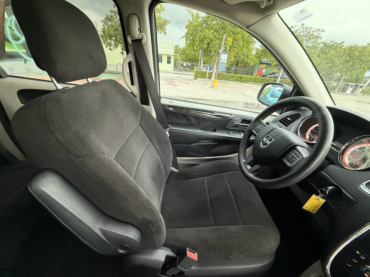 Used 2013 Dodge Grand Caravan SE image 16