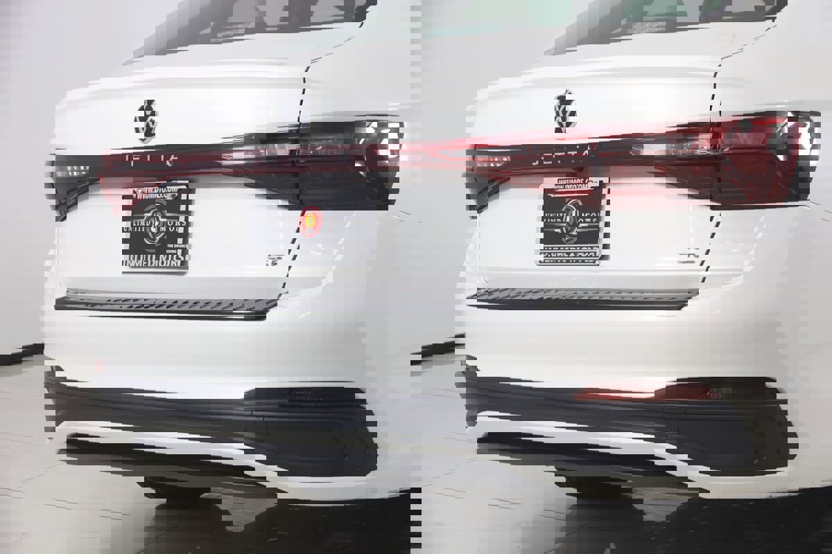 Used 2025 Volkswagen Jetta SE image 39