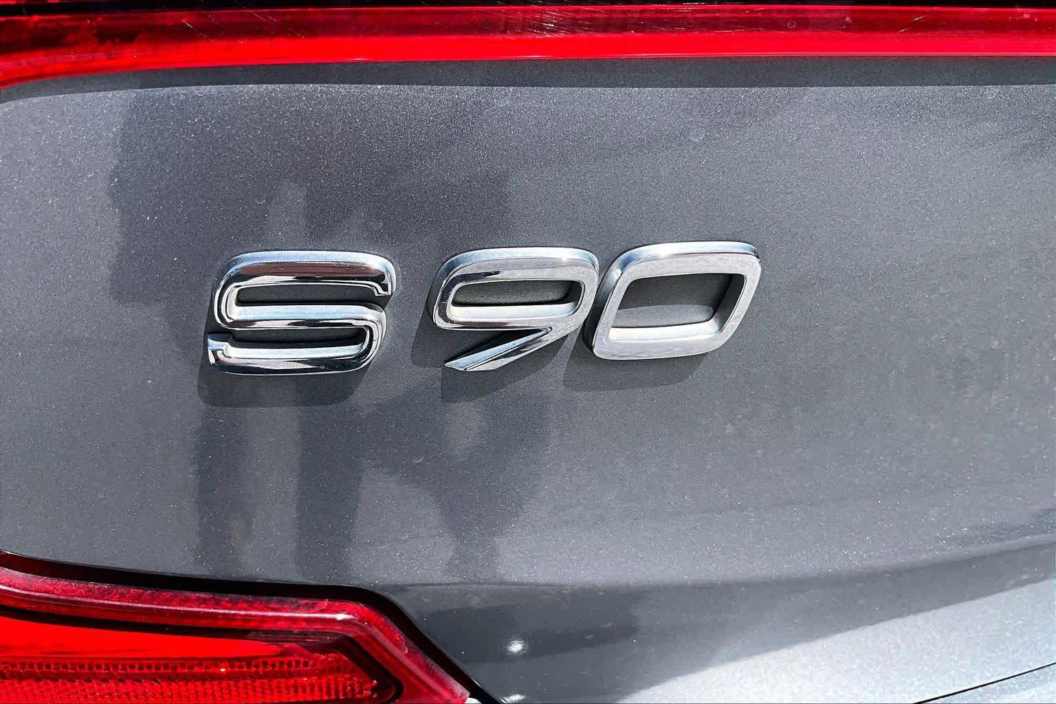 Used 2017 Volvo S90 T5 Momentum w/ Vision Package FWD image 10