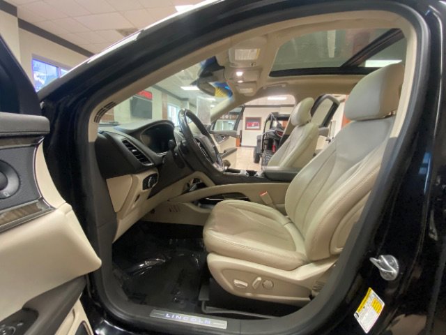 Used 2019 Lincoln Nautilus Reserve image 18