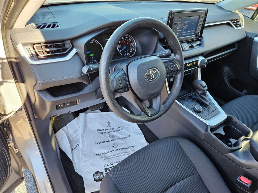 Used 2021 Toyota RAV4 LE image 9