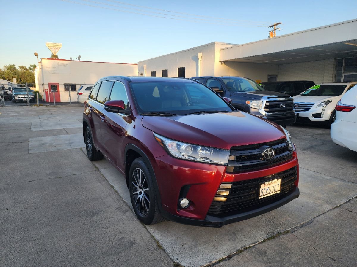 Used 2017 Toyota Highlander SE w/ Carpet Mat Package AWD/4WD image 7