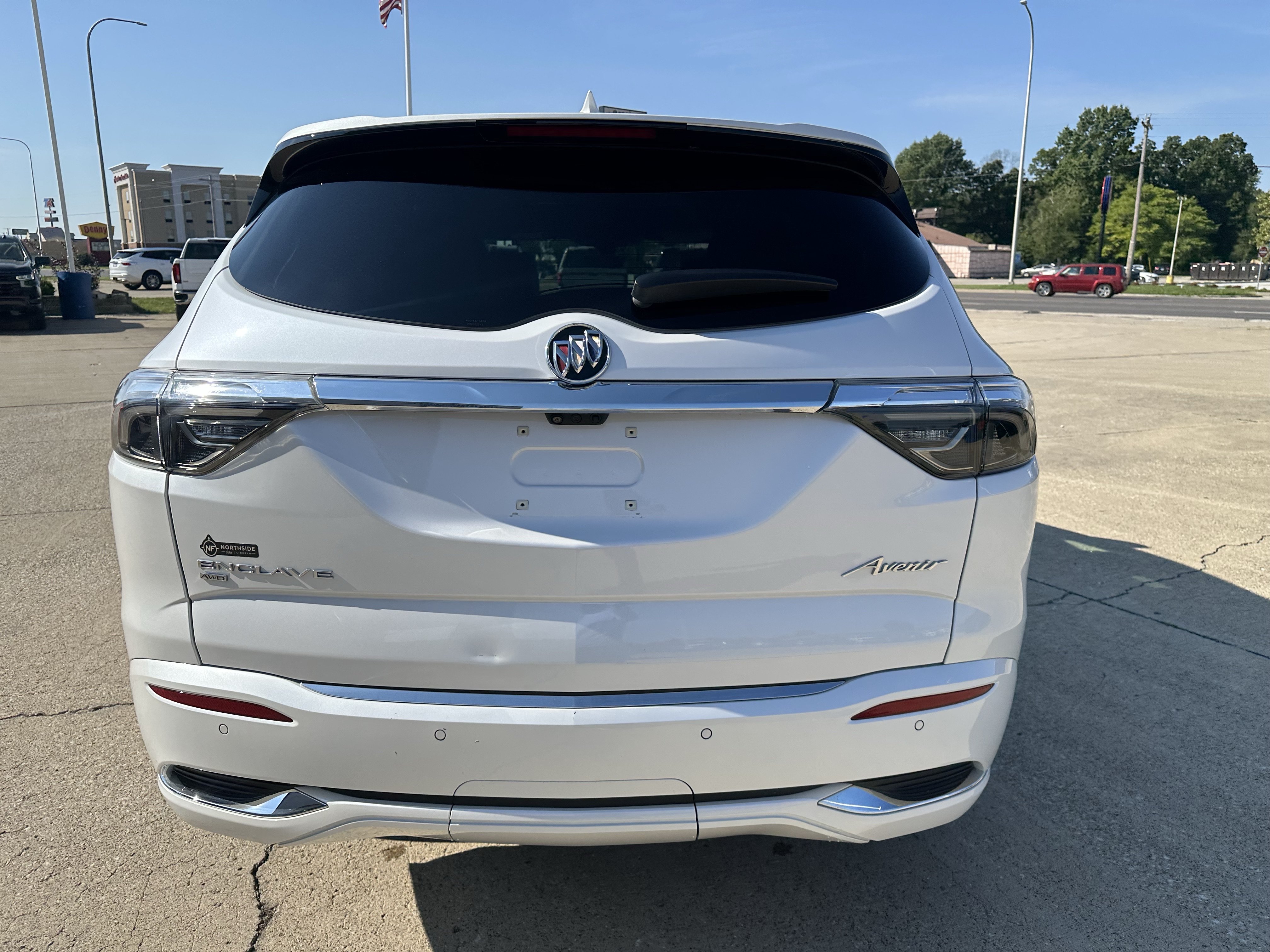 Used 2023 Buick Enclave Avenir w/ Avenir Technology Package AWD/4WD image 5