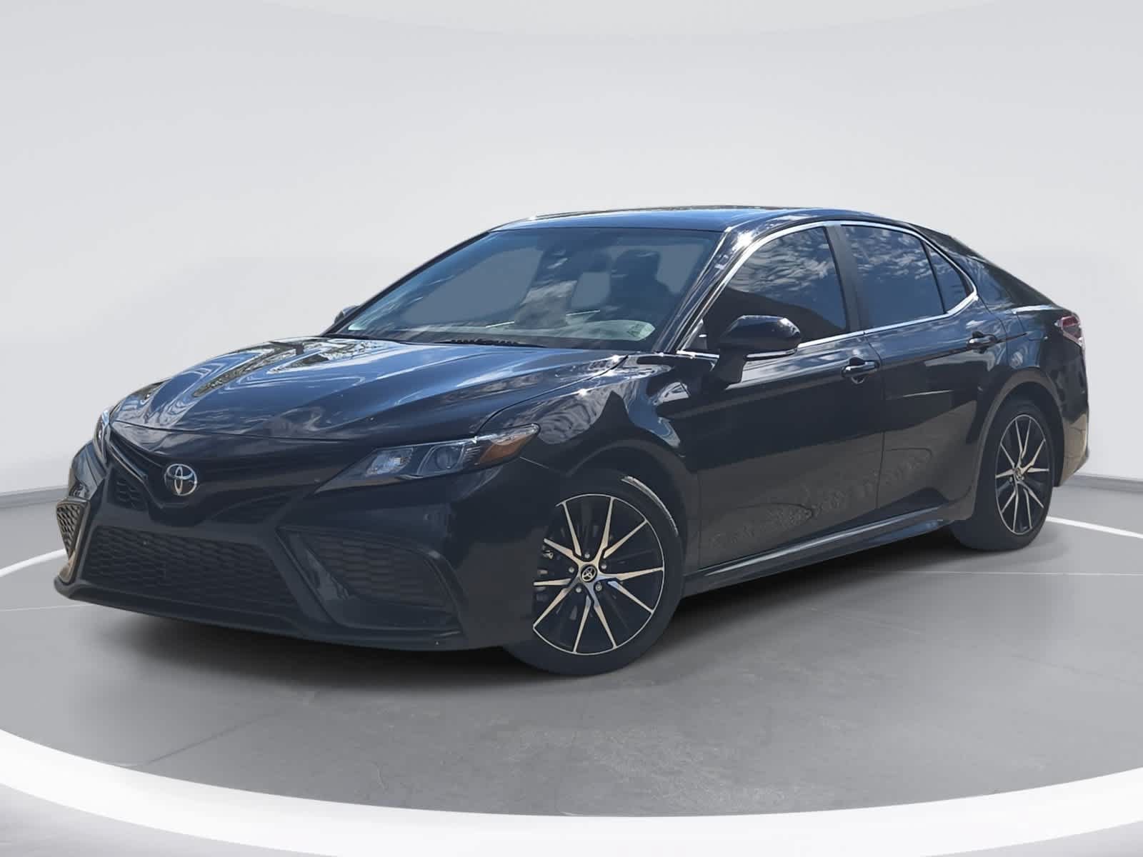 Used 2024 Toyota Camry SE FWD image 1