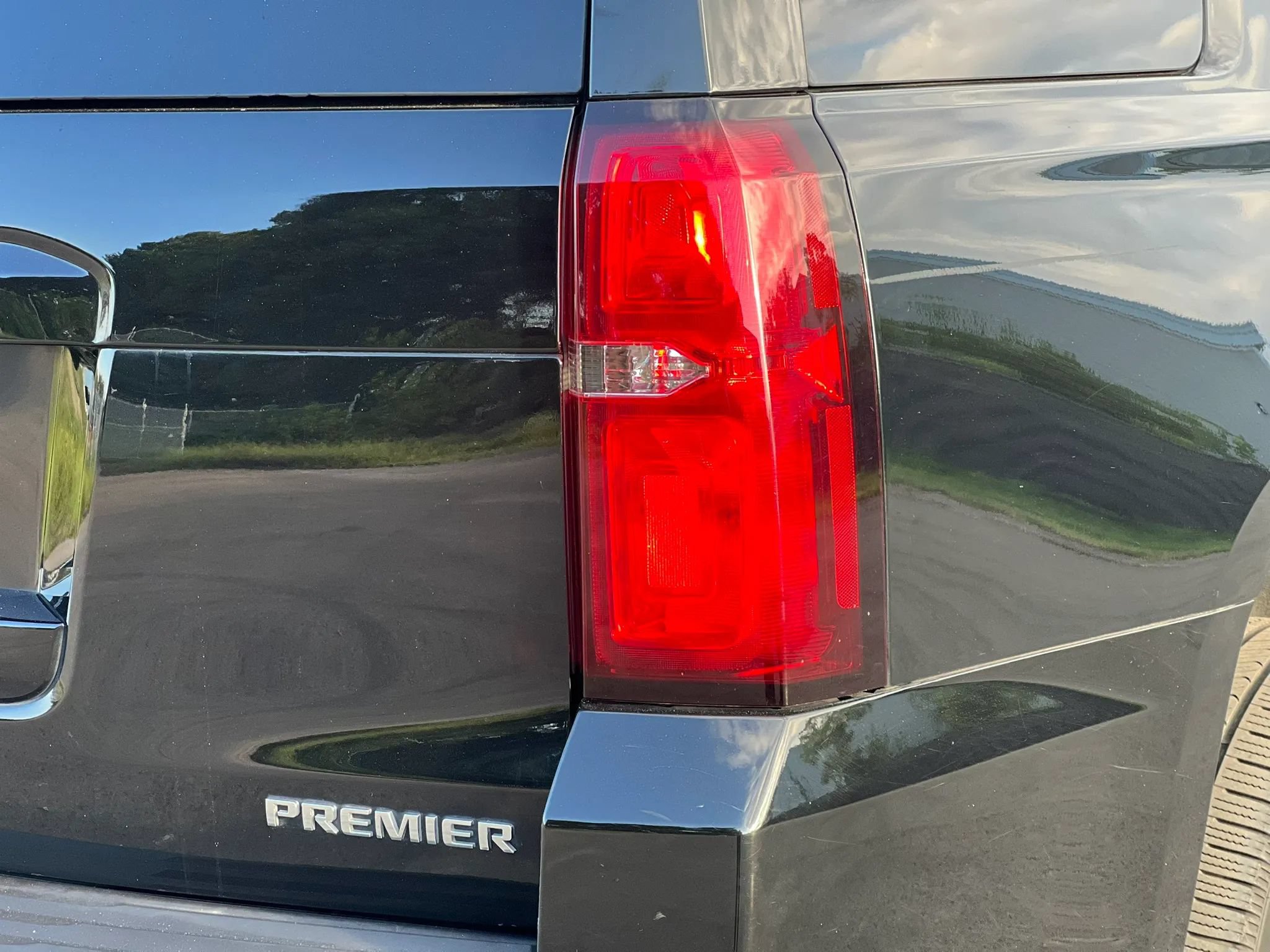 Used 2020 Chevrolet Tahoe Premier AWD/4WD image 10