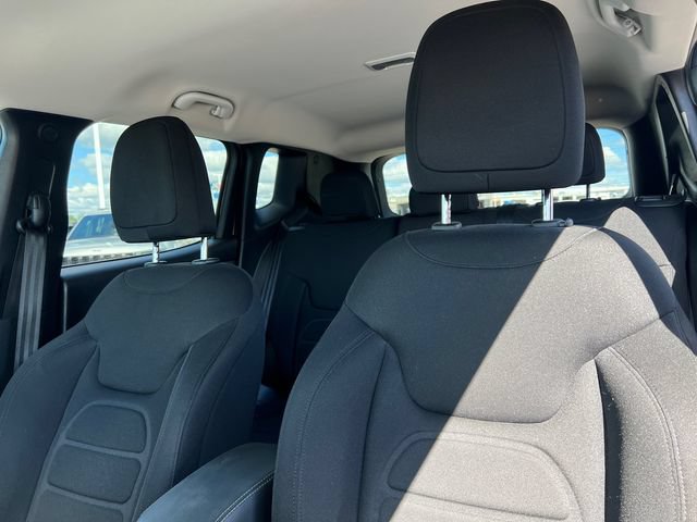Used 2022 Jeep Renegade Latitude AWD/4WD image 24