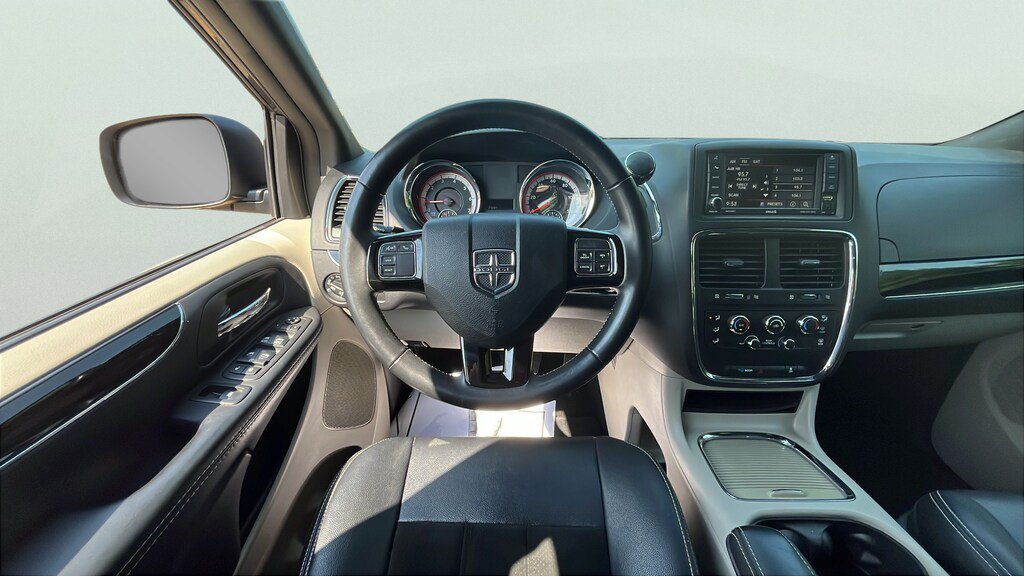 Used 2018 Dodge Grand Caravan SXT FWD image 11