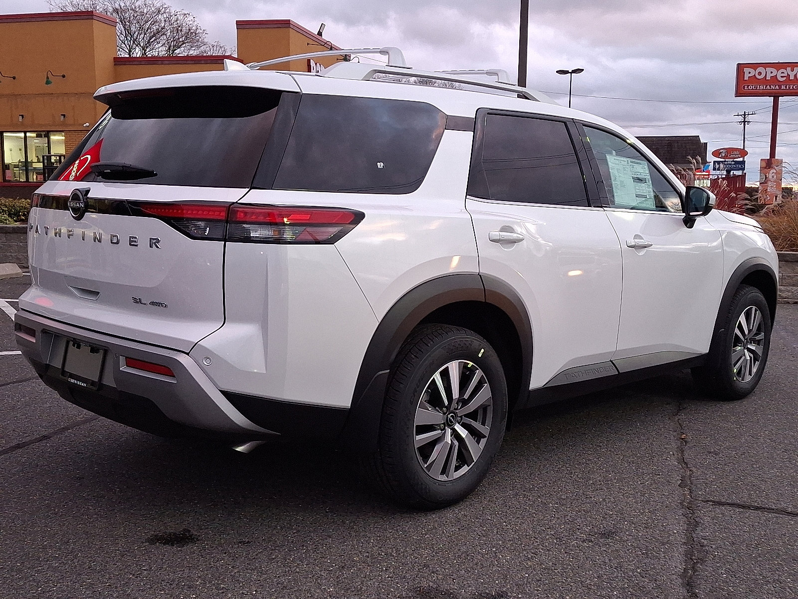 New 2025 Nissan Pathfinder SL image 4