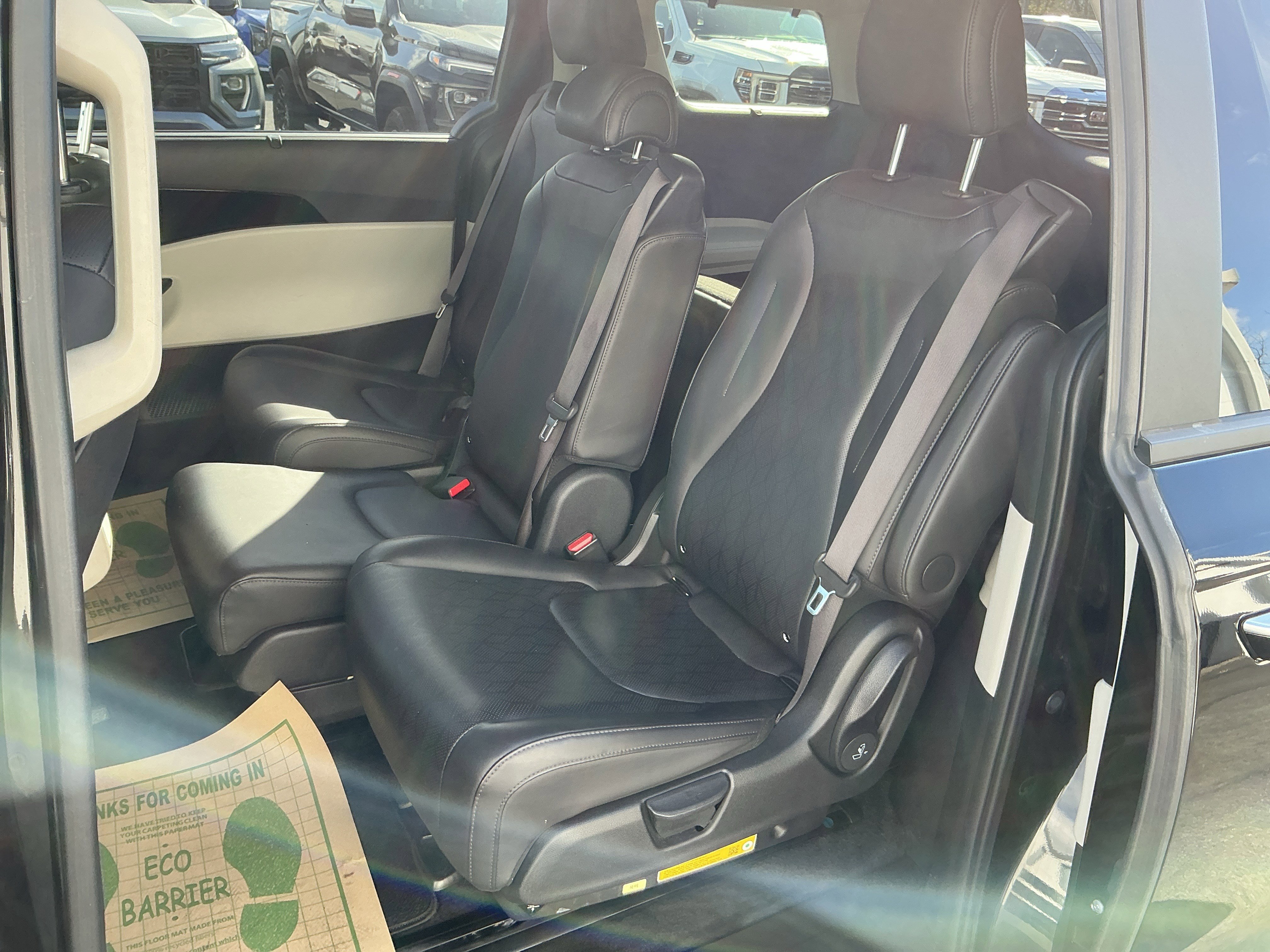 Used 2024 Kia Carnival EX FWD image 10