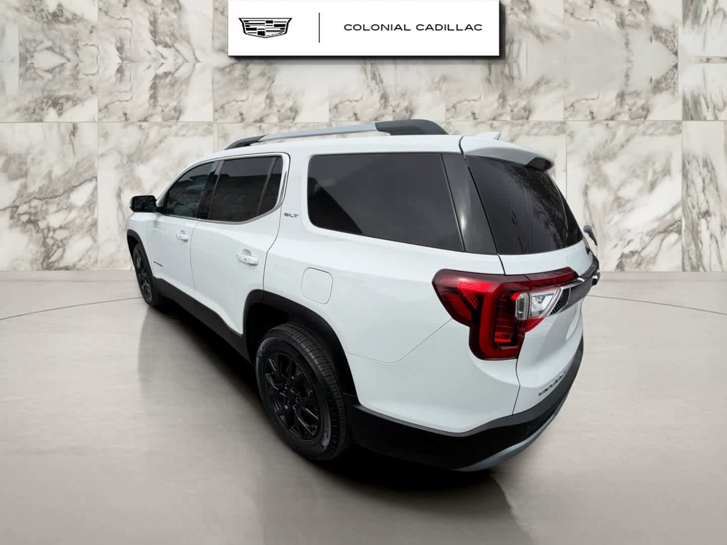 Used 2021 GMC Acadia SLT w/ Technology Package AWD/4WD image 3