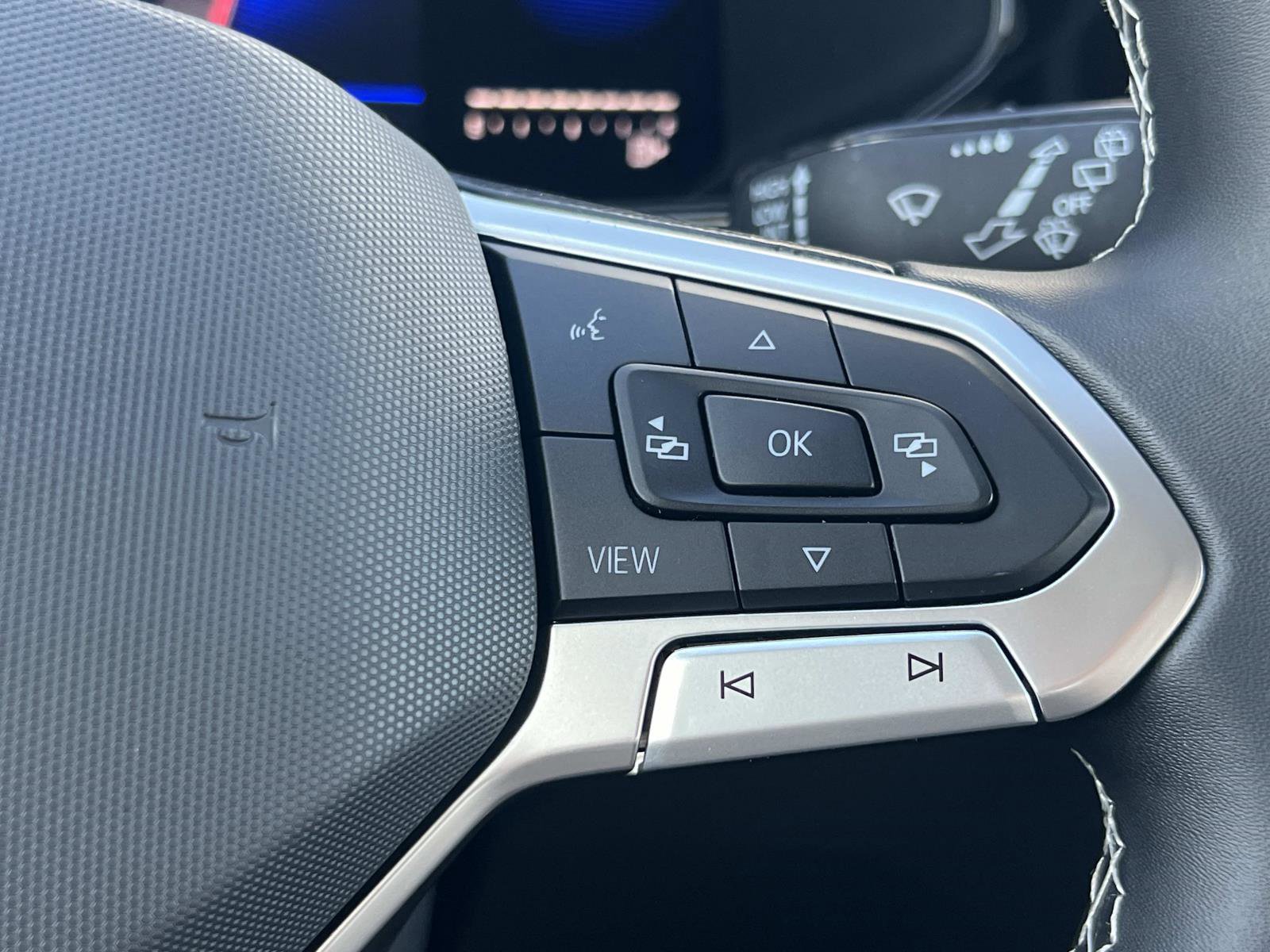 Certified 2022 Volkswagen Taos SE image 10