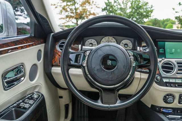 Used 2015 Rolls-Royce Ghost image 55