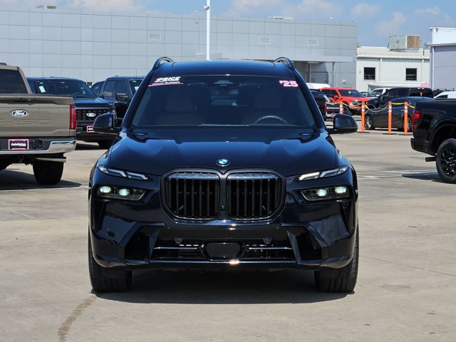 Used 2025 BMW X7 xDrive40i w/ M Sport Package AWD/4WD image 2