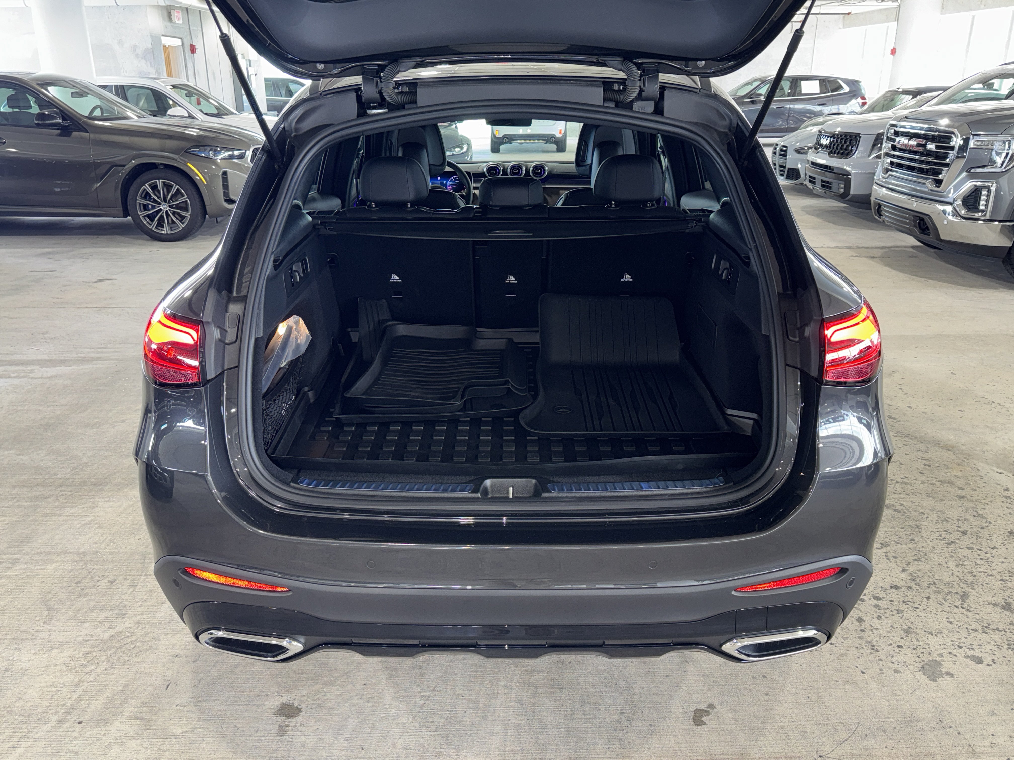 Used 2025 Mercedes-Benz GLC 300 image 13
