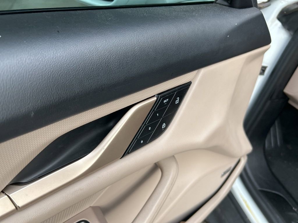 Used 2022 Porsche Taycan 4S image 13