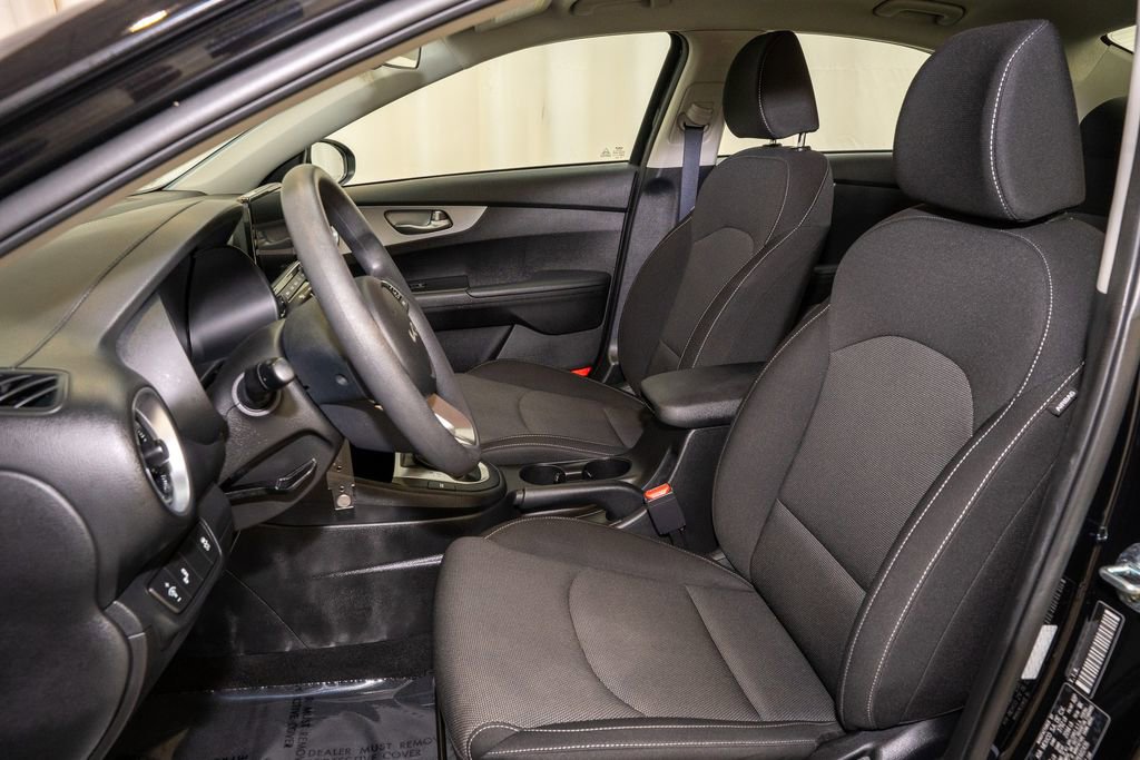 Used 2023 Kia Forte LXS w/ LXS Technology Package image 9