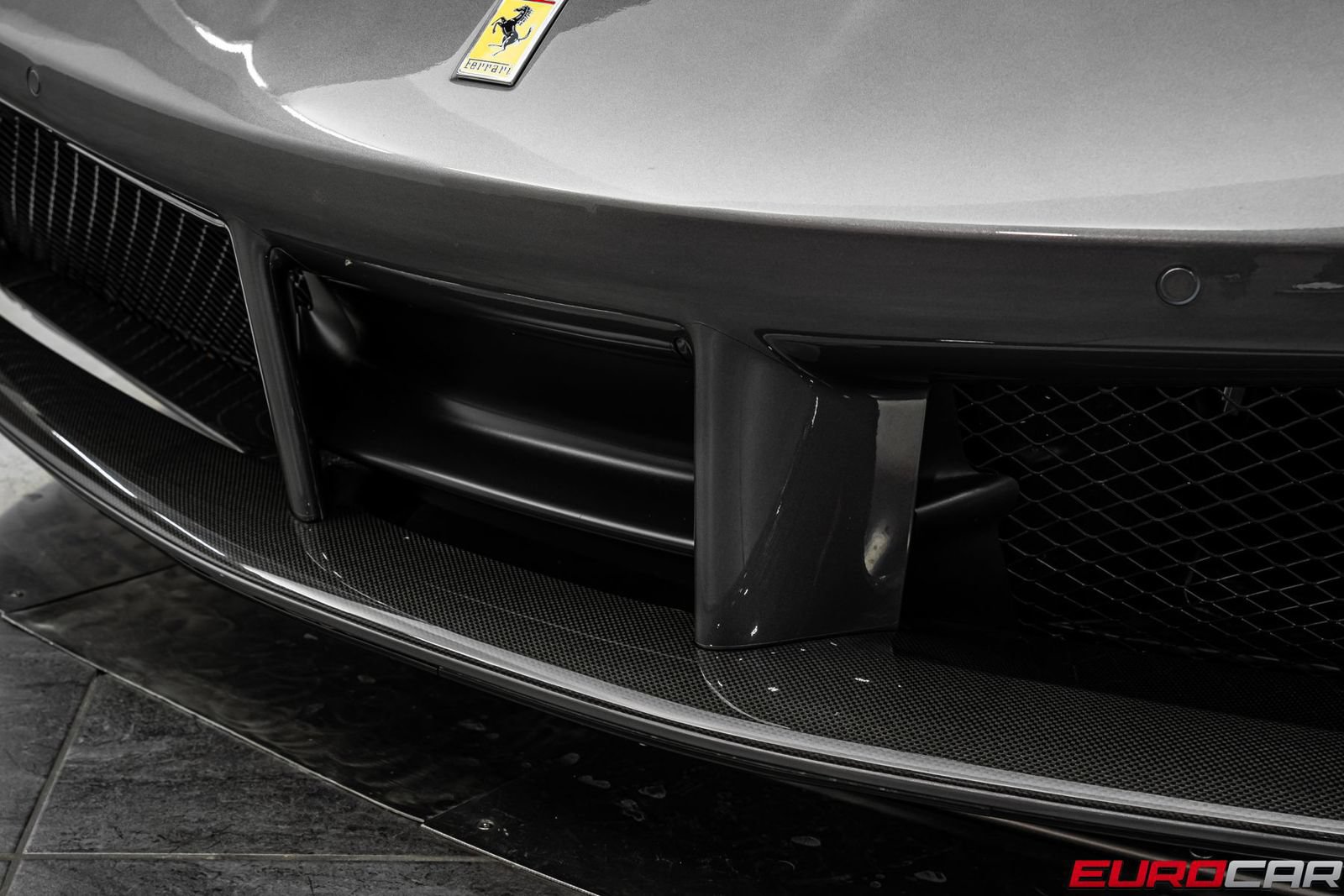 Used 2018 Ferrari 488 GTB RWD image 13