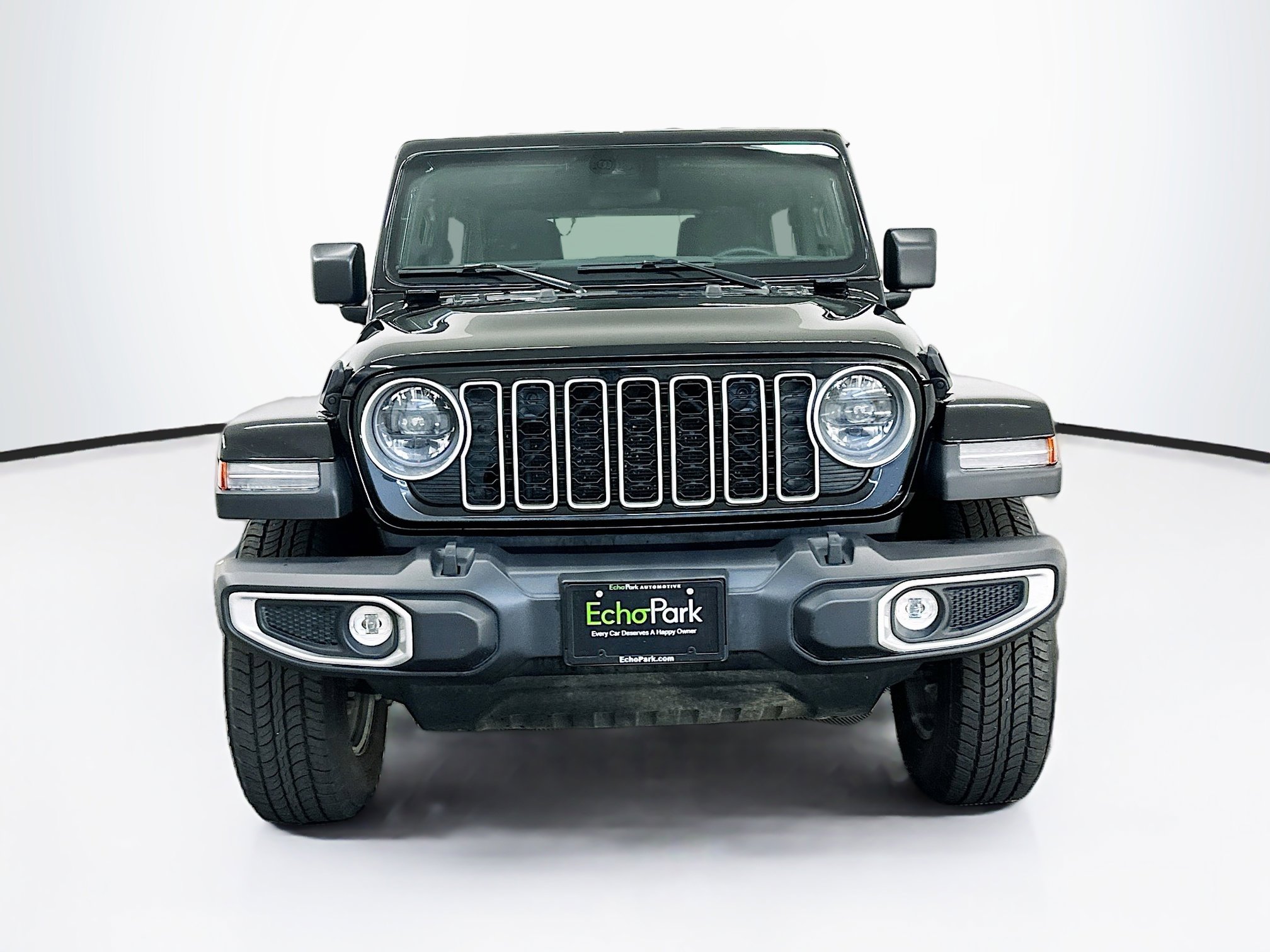 Used 2025 Jeep Wrangler Sahara image 2