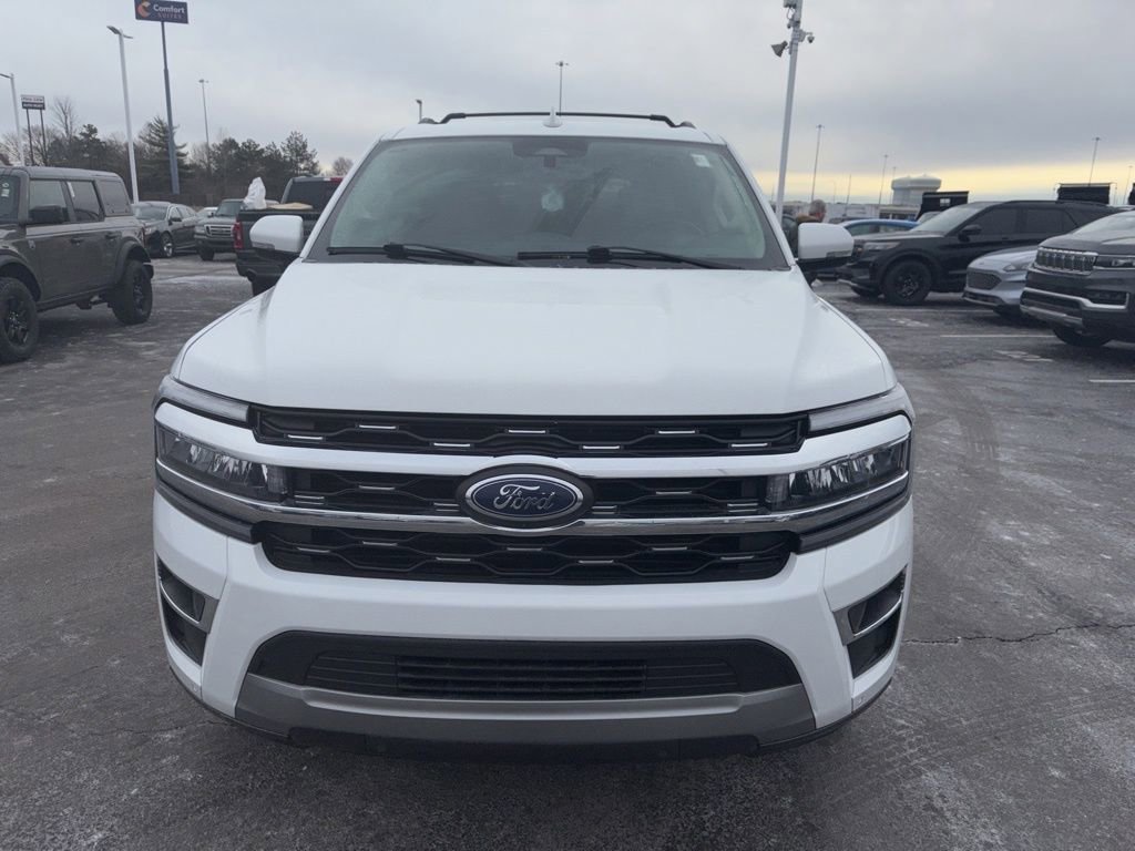 Used 2024 Ford Expedition Limited image 3