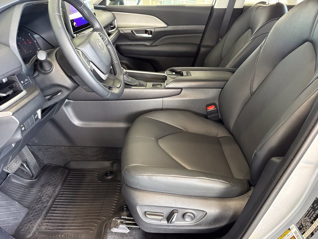 Certified 2024 Toyota Grand Highlander FWD image 22
