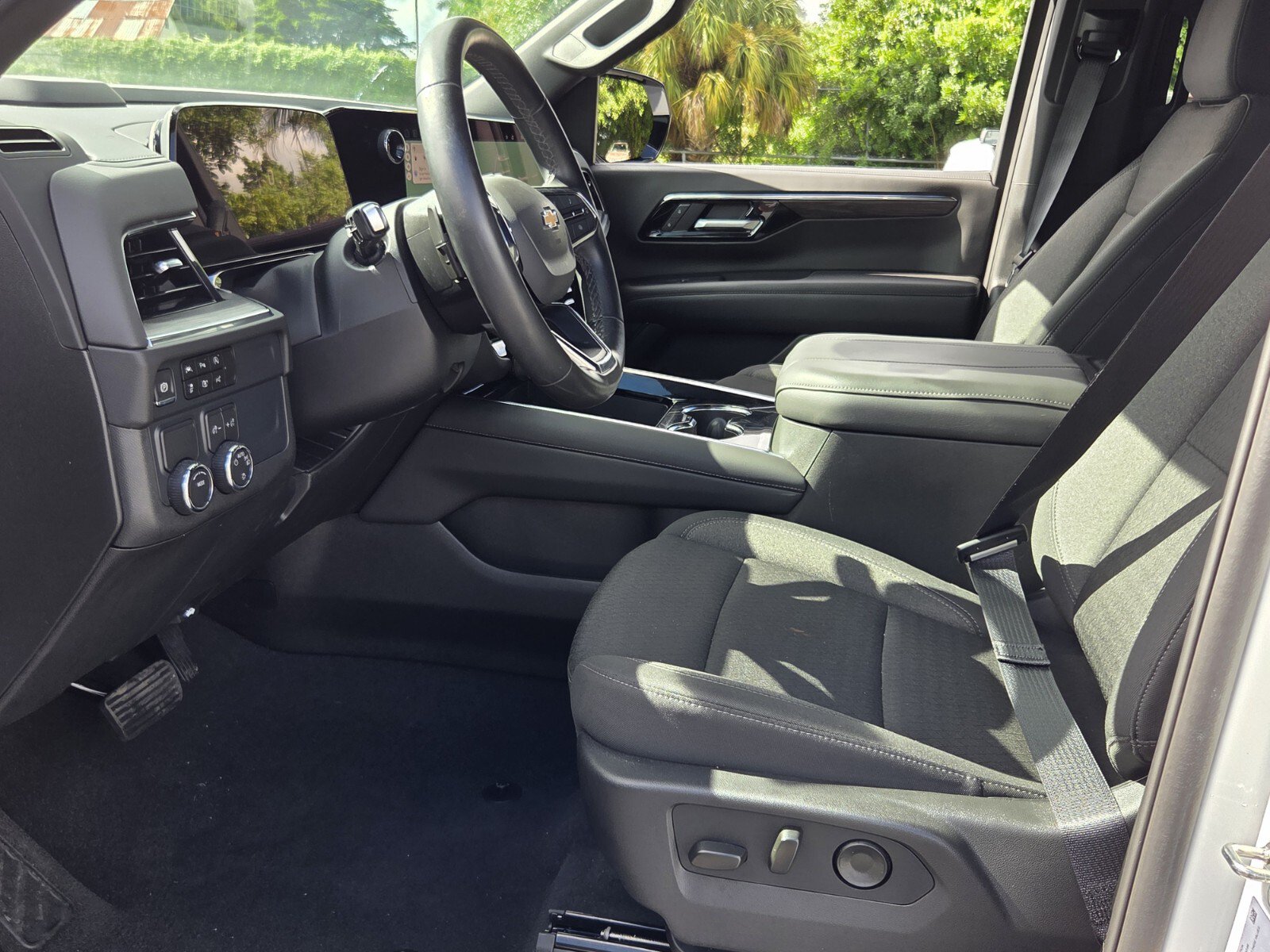 Certified 2025 Chevrolet Suburban LS RWD image 9