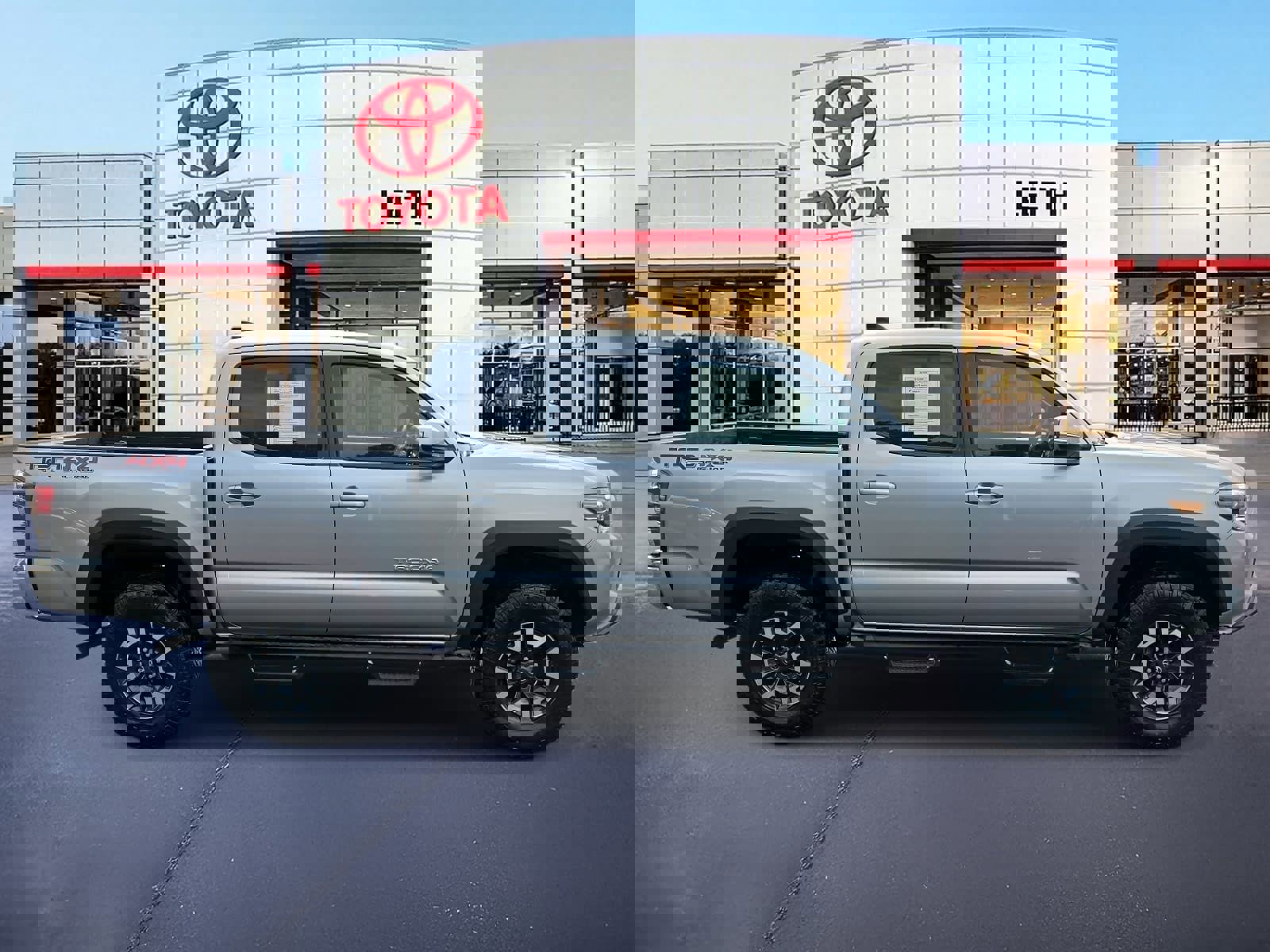 Used 2023 Toyota Tacoma TRD Off-Road image 4