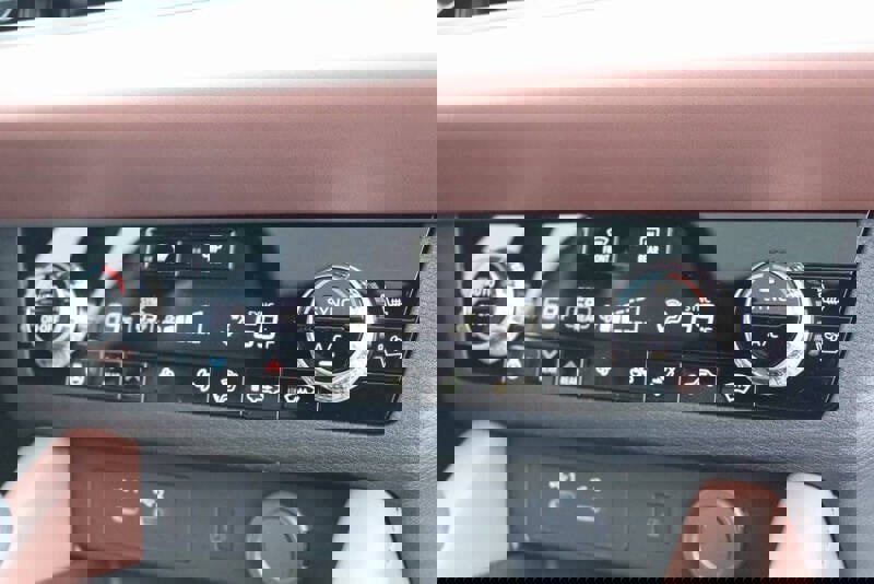 New 2025 Mitsubishi Outlander SEL image 16