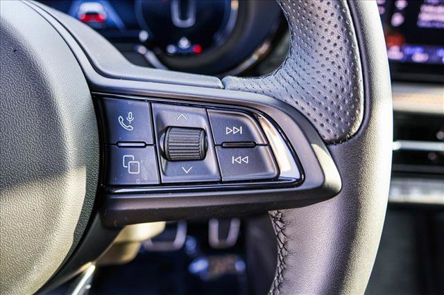 Used 2025 Alfa Romeo Tonale w/ Premium Package image 16
