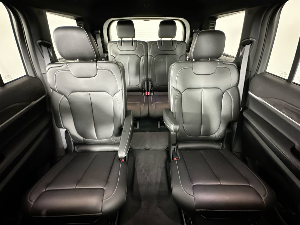 New 2025 Jeep Grand Cherokee L Limited w/ Black Appearance Package AWD/4WD image 10