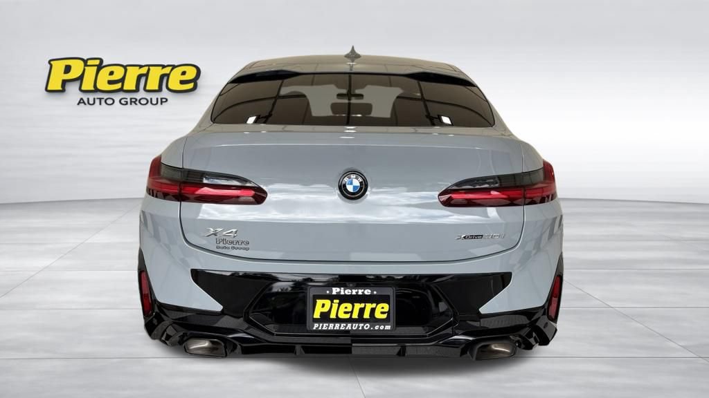 Used 2024 BMW X4 xDrive30i AWD/4WD image 3