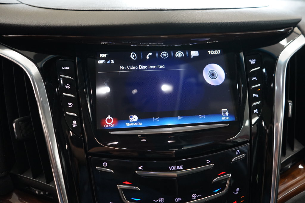 Used 2018 Cadillac Escalade Luxury AWD/4WD image 41